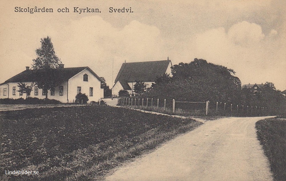 Skolgården och Kyrkan. Svedvi