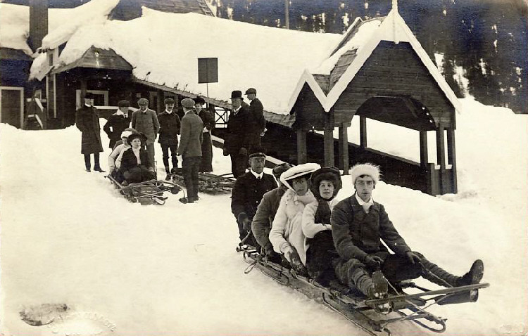 Wilhelm och Maria slädesåkning 1910