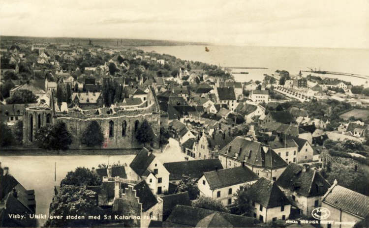 Gotland, Visby Utsikt över staden med St Katarina Ruin 1944