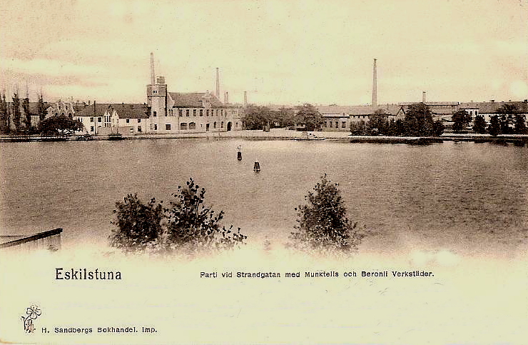 Eskilstuna, Parti vid Strandgatan med Munktells och Bernoli Verkstäder 1901