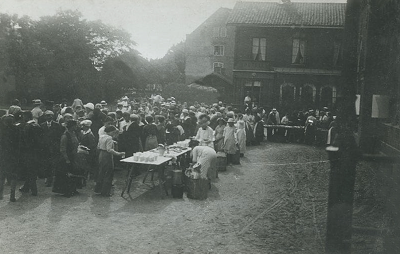Hallsberg, Utspisning av flyktingar 1914