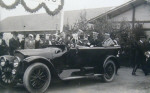 Gustav V Adolf med sin nya bil