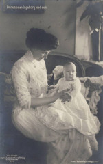 Mamma Ingeborg med sonen Carl Gustav
