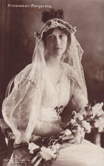 Margareta med Bröllops klänning 1919