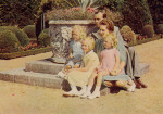Birgitta, Margaretha och Desire med mamma och pappa
