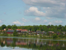 Gymnasieskolan Lindeskolan från sjön