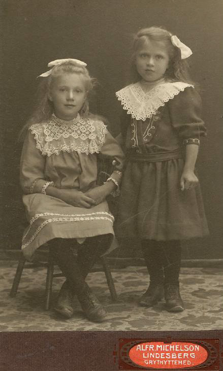 Lindesberg 2 flickor  1910