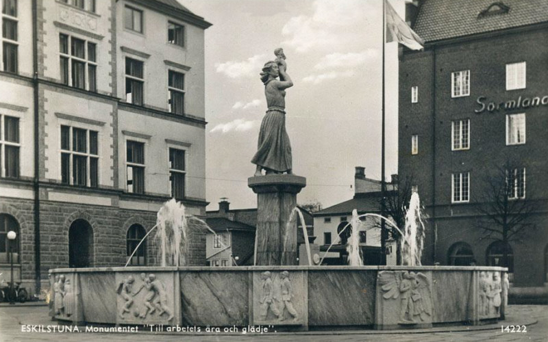 Eskilstuna Monumentet till    " Arbetets ära och glädje " 1948