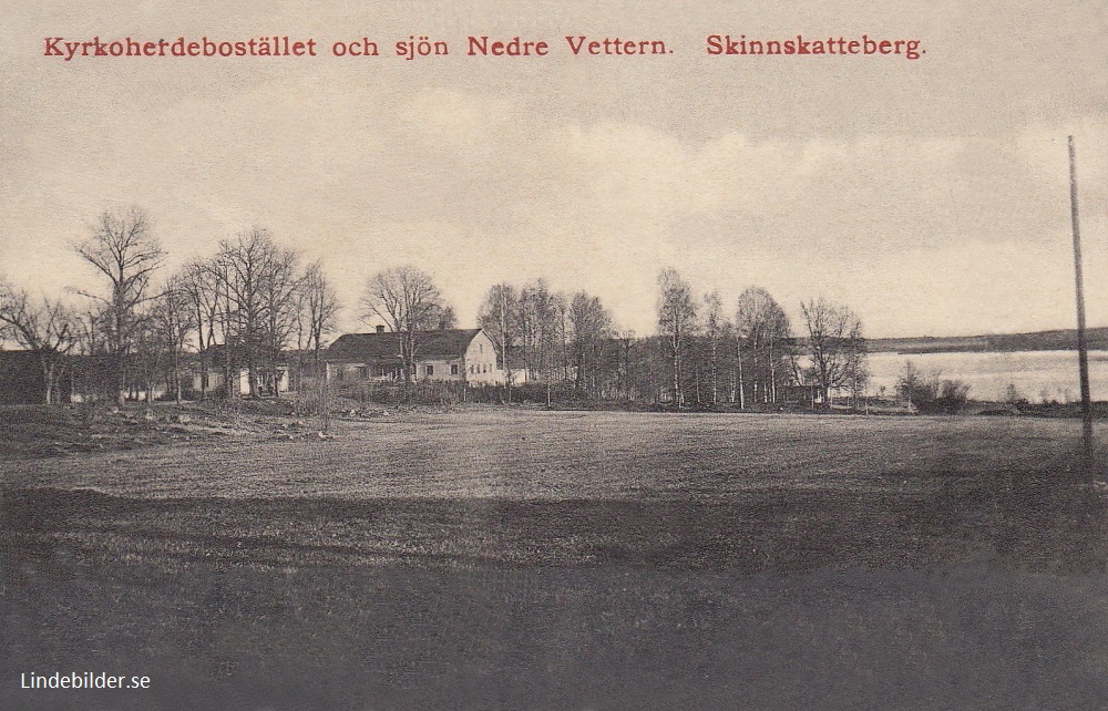 Kyrkoherdebostället och sjön Nedre Vettern. Skinnskatteberg
