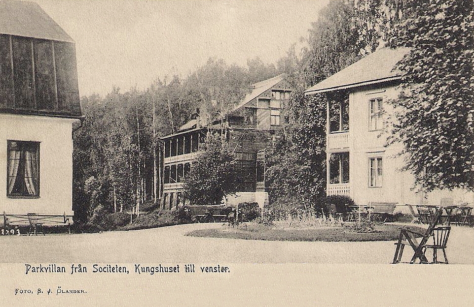 Hällefors, Loka Brunn, Parkvillan från Sociteten, Kungshuset till venster 1900