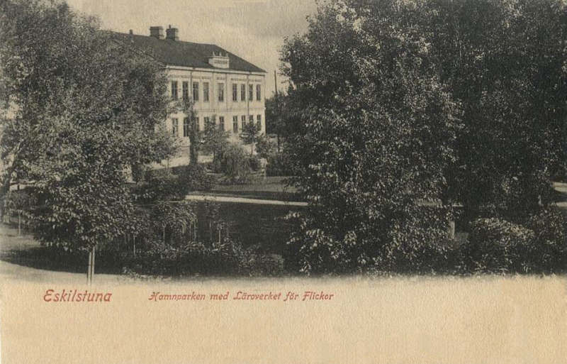 Eskilstuna, Hamnparken med Läroverket för flickor 1906