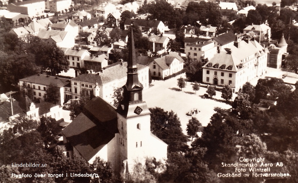 Lindesberg. Flygfoto över Torget 1957