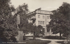 Köping Scheelestatyn och Sparbankshuset 1935