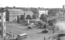 Karlstad Residenstorget med Hypoteksföreningen och Telegrafverket 1952