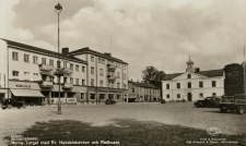 Kristinehamn, Norra Torget med Svenska Handelsbanken och Rådhuset 1943