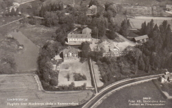 Flygfoto över Munktorps Skola och Kommunalhus