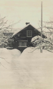 Arvika. ett hus i snön