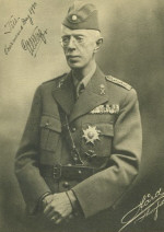 Gustaf i Militäruniform