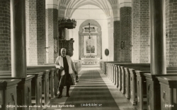 Orsa. Interiör av Orsa kyrka med kyrkvärden 1957