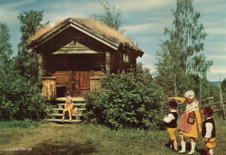 Barn i Leksandsdräkt vid Hobre i Yelberg