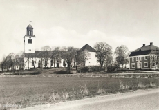 Fellingsbro, Kyrkan och Kommunalhuset
