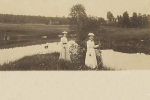 Nora, Nyhyttan, Finklädda Kvinnor 1902