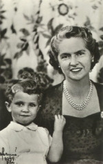 Mamma Sibylla med Carl Gustaf 1949