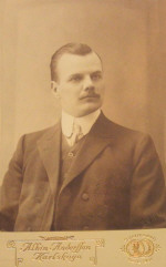 Karlskoga Ateljefoto  man 1910