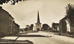 Hallsberg. Storgatan med Adventskyrkan