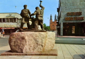 Eskilstuna med statyn Smederna 1970